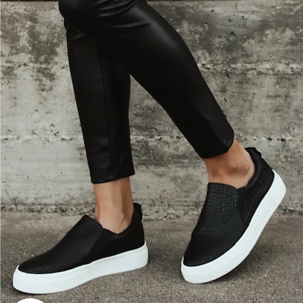 Cassay Black Crocodile-Embossed Platform Slip-On Sneakers